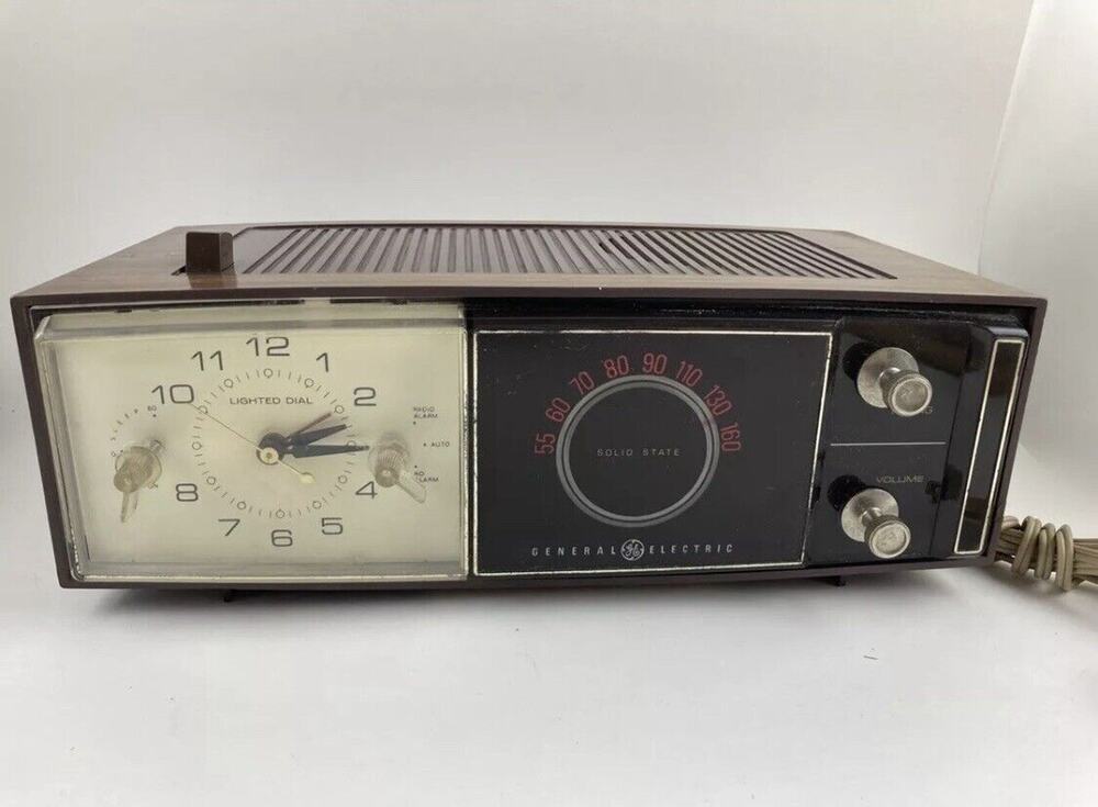 Vintage General Electric Alarm Clock Radio C-555A Retro Wood Mid Mod NOT WORKING